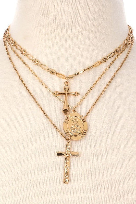 LAYERED METALLIC CROSS PENDANT NECKLACE