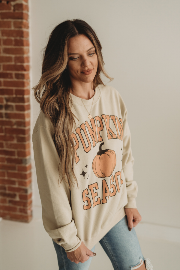 PUMPKIN SEASON GRAPHIC SWEATSHIRT