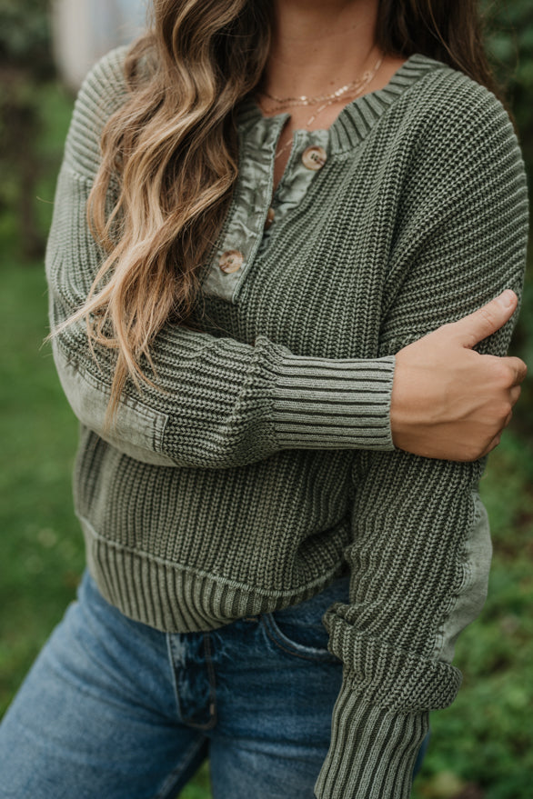 EVERYDAY WONDERS HENLEY CHUNKY KNIT SWEATER