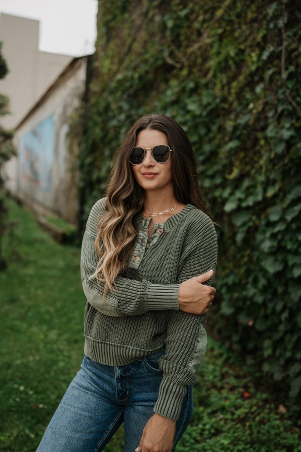 EVERYDAY WONDERS HENLEY CHUNKY KNIT SWEATER