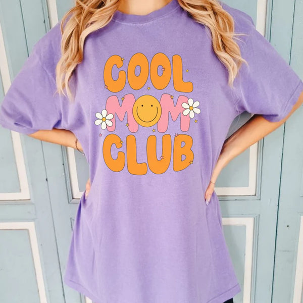 SMILEY COOL MOM GRAPHIC TEE